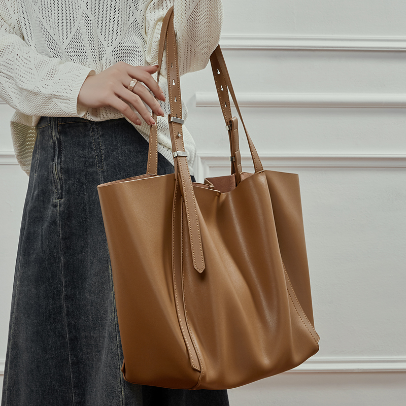 กระเป๋าโท้ททำงานหนังแท้ขนาดใหญ - Leather Work Laptop Bag บทวิจารณ์และราคา